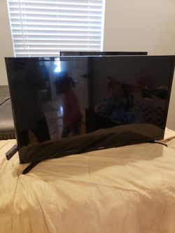 32 inch samsung tv with remote. Works perfectly.