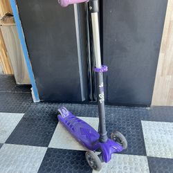 Little Girls Light up Scooter $15