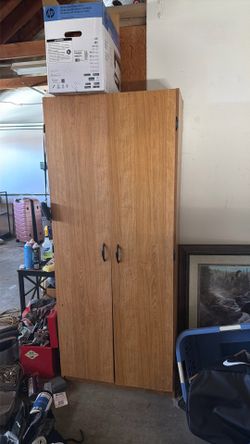 Storage cabinet pretty good condition the measurement63/23