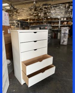 5 drawers dresser/ Five drawers dresser
