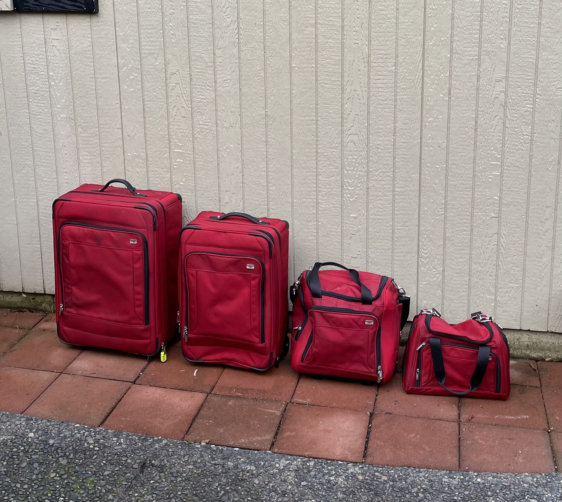 Victorinox Swiss Army Luggage Suitcase red 4 Pieces