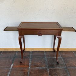 1950s English Mahogany Queen Anne Tea Table