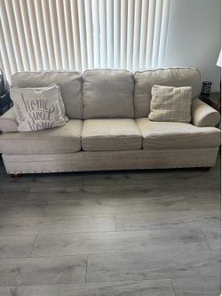Living Room Set: Sofa, Loveseat, and 2 End Tables w/ lamps