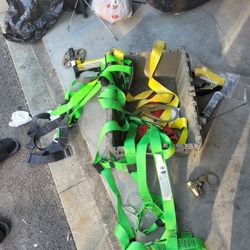 Body Harnesses  And Gear