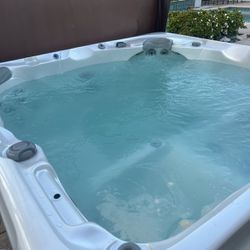 Six Person Spa/jacuzzi/Hot Tub