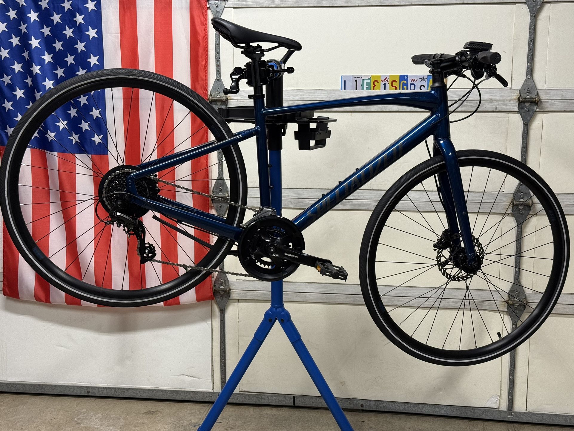 SPECIALIZED SIRRUS Hybrid Bike - Excellent condition