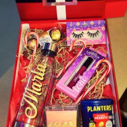 Gift Box With Personalized Cup $28