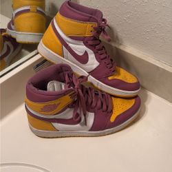 Air Jordan 1 Retro High OG University Gold / Light Bordeaux