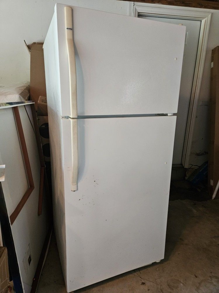 Kenmore White Fridge, Top Freezer