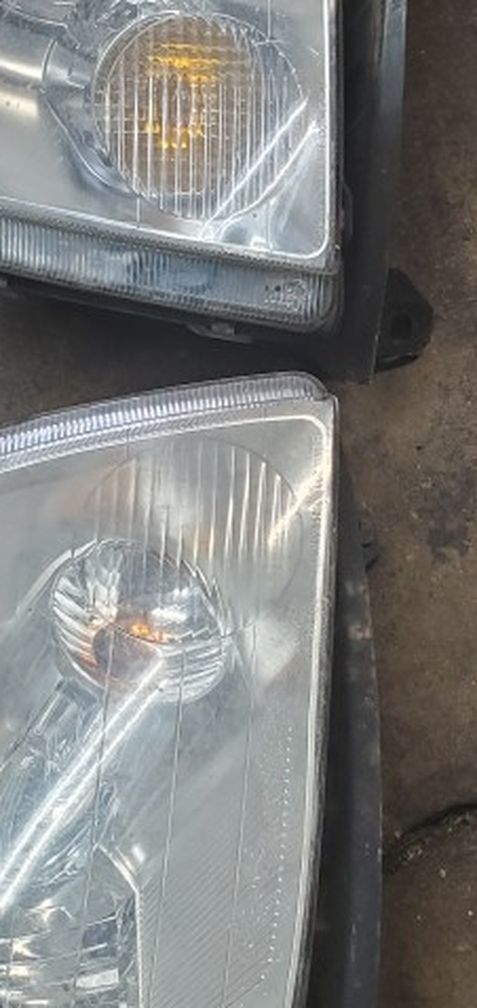 2005-07 Ford Freestyle Head Lights
