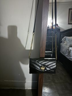 Authentic Tory Burch KIRA CHEVRON CHAIN WALLET