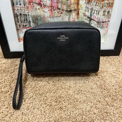New Coach Black Leather Cosmetic Case + Receipt 🖤