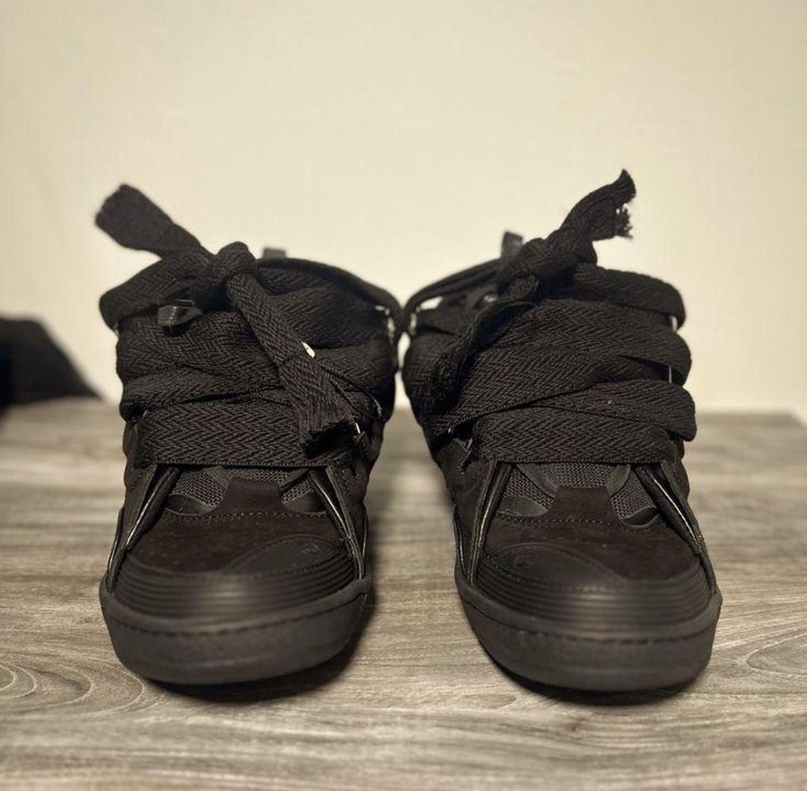 black lanvins
