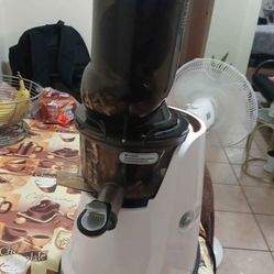 White Royal Prestige Juicer, Used.  Model ULD-322NB- Maxtractor