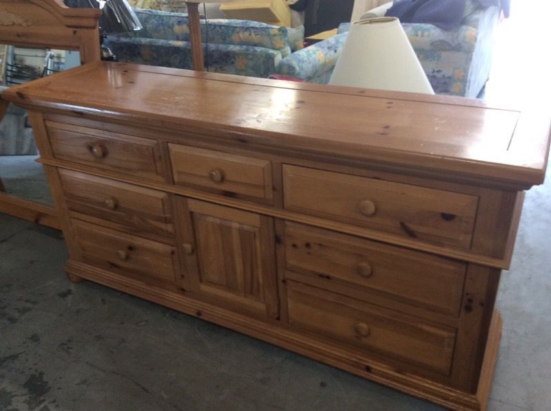 BROYHILL Fontana triple dresser with mirror 1990's vintage.