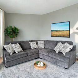 GREY SECTIONAL SOFA WITH 6 ACCENT PILLOWS