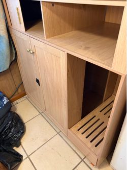Cat /litter pan enclosure