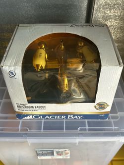 Glacier Bay 300 Series Bathroom Faucet Brushed Nickel/Gold  Color- Sealed