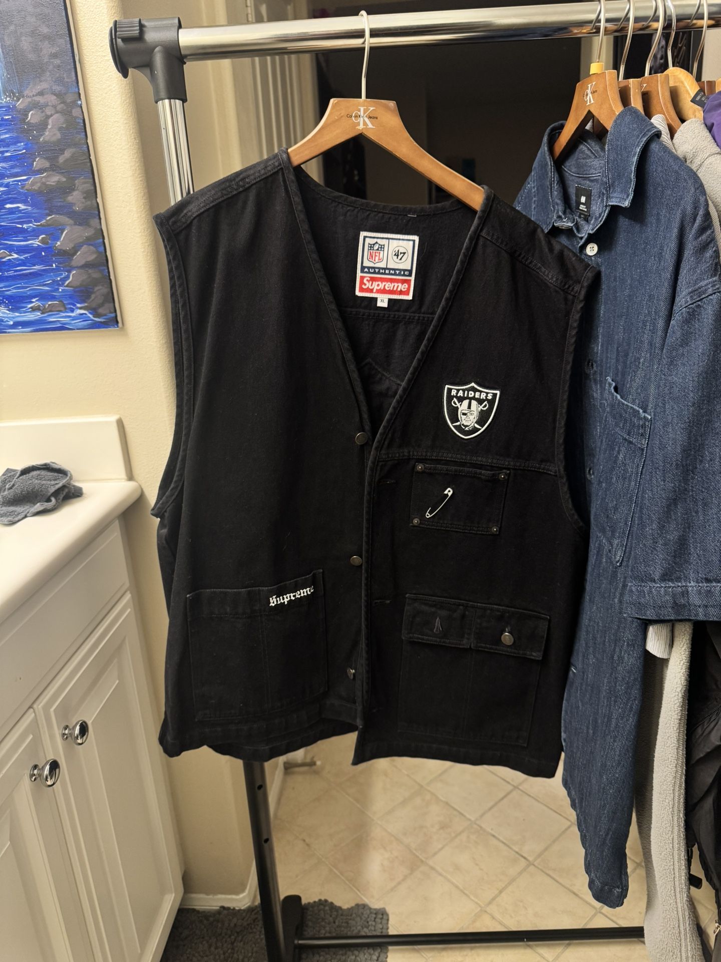 Men’s Supreme Raiders Vest Size Xl