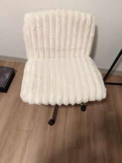 WILLING TO NEGOTIATE DECOGEAR gaming monitor & White Faux Fur Armless Rolling Desk Chair