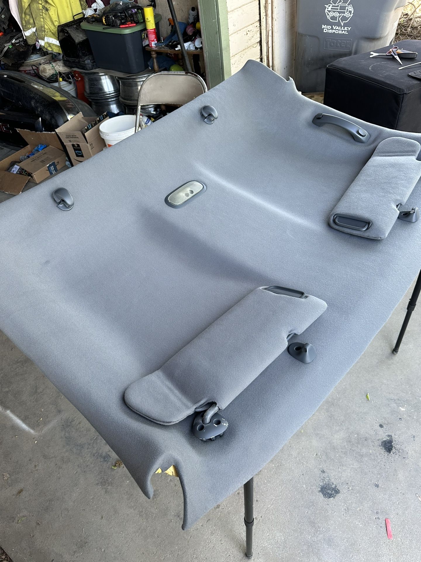 OEM Light Gray Driver Side A-Pillar Roof Molding For 99-06 Chevy Silverado GMC Sierra – No Speaker Cutout