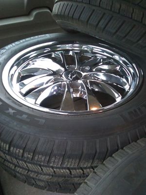 Photo 20 inch rims and tires for GM 6 lug truck or SUV
