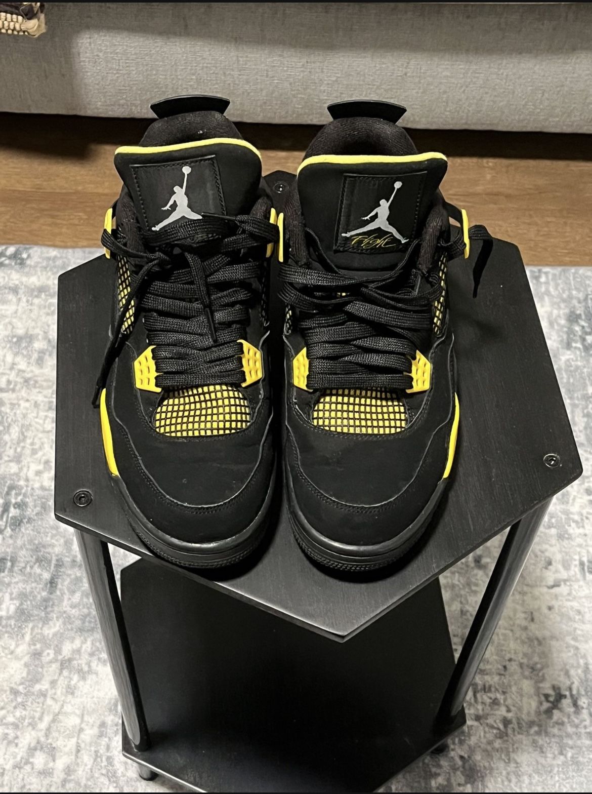 Air Jordan 4 Retro 'Thunder” Size 9