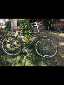 Raleigh Tourist classic city bike with a brown  leather saddle seat in great shape