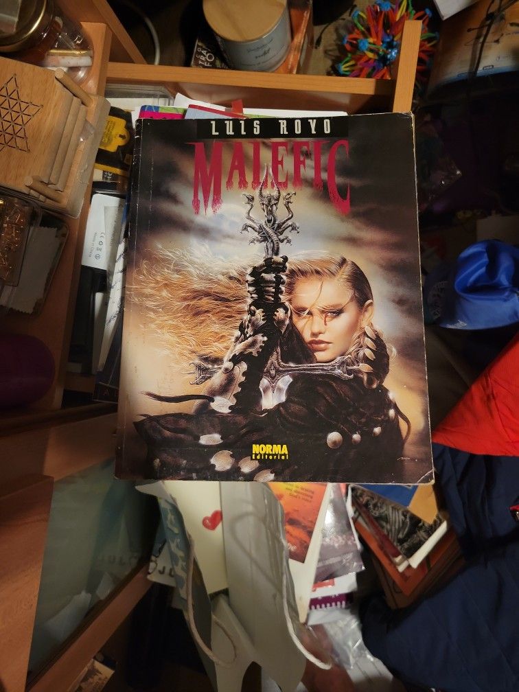 Luis Royo MALEFIC CONCEPT ART BOOK