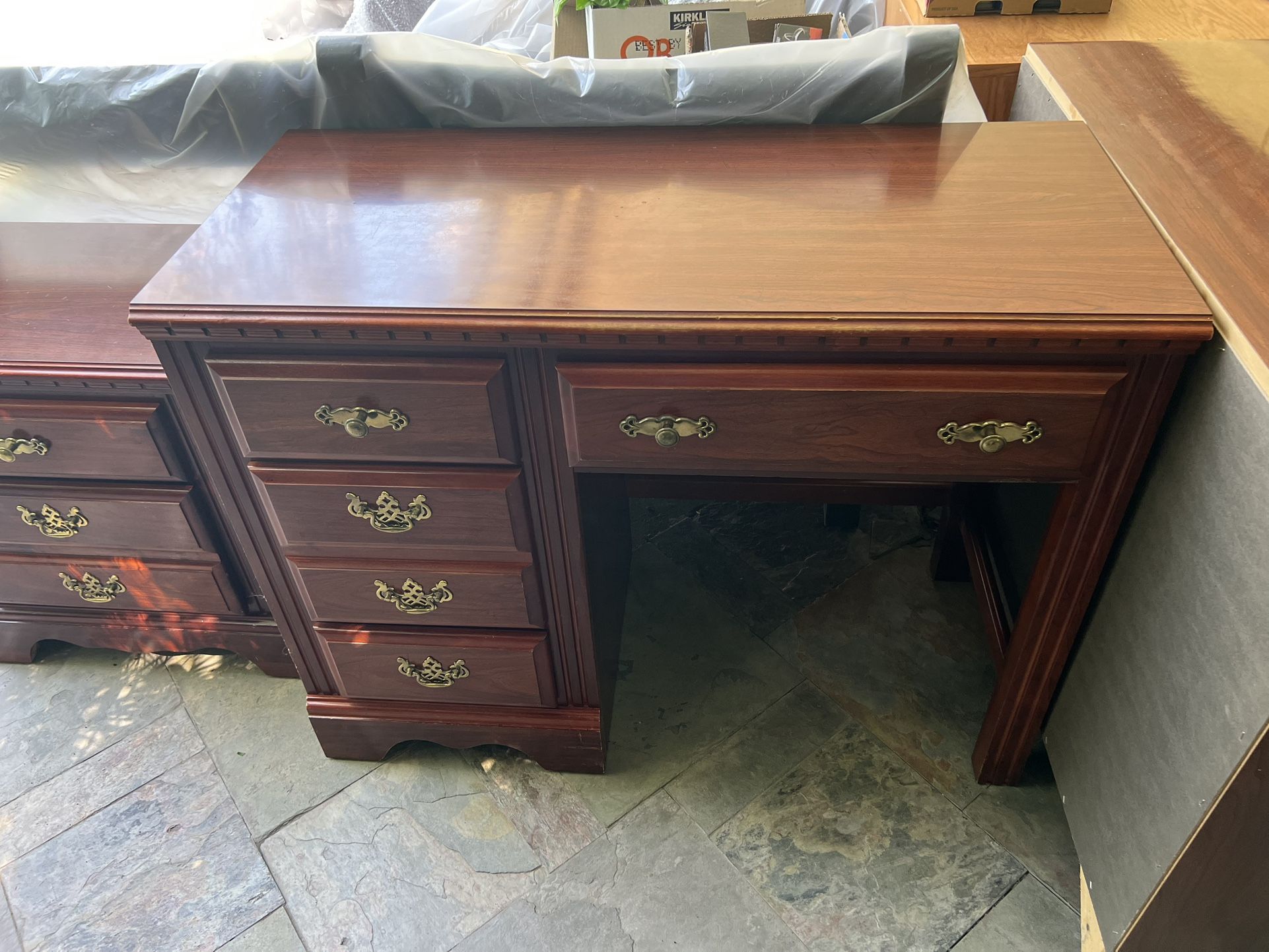 Vintage Mahogany Desk – Matching With Top Hutch & Bedroom Set