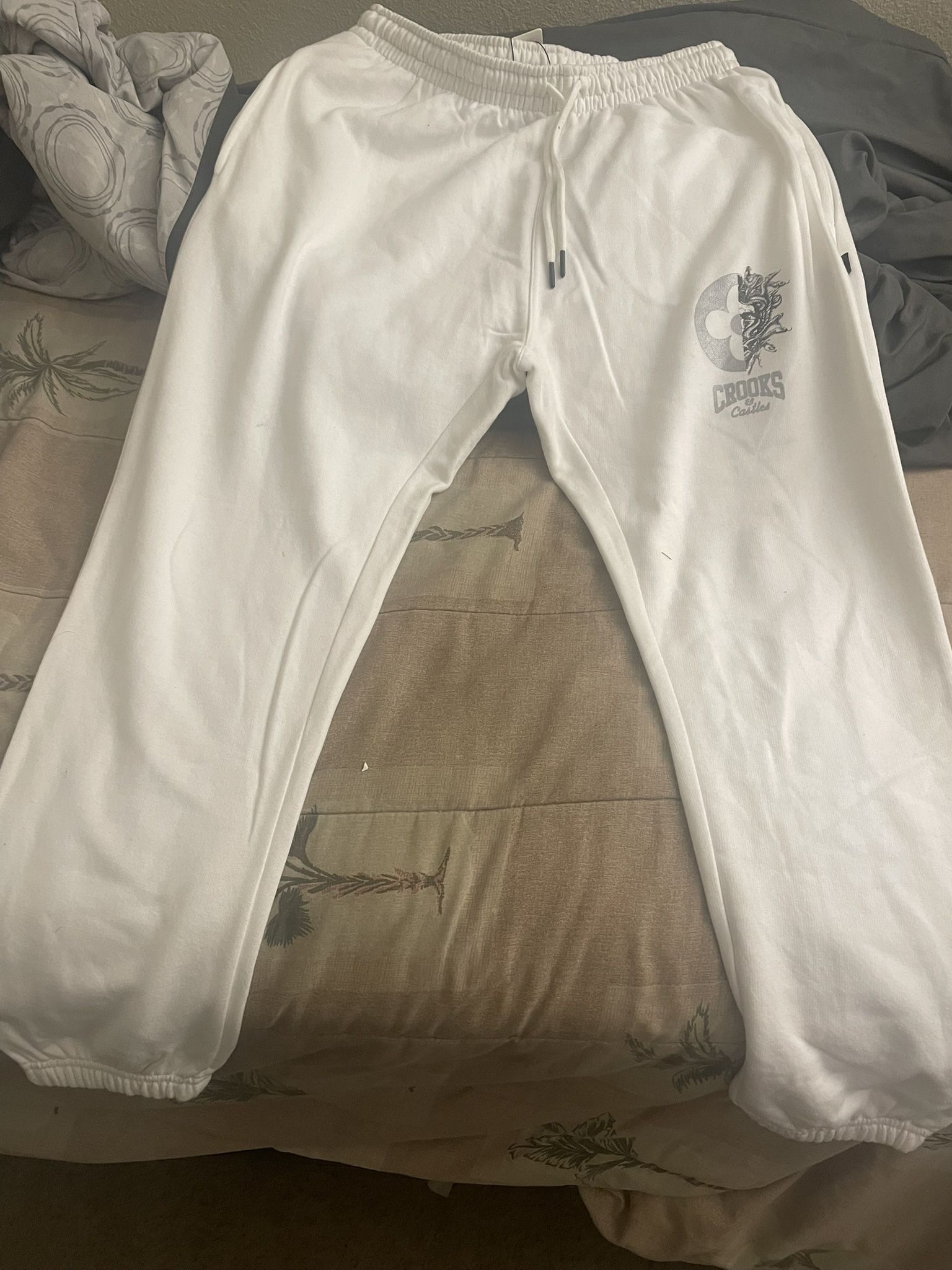 CROOKS & CASTLES LOGO SWEATPANT JOGGERS WHITE - Large