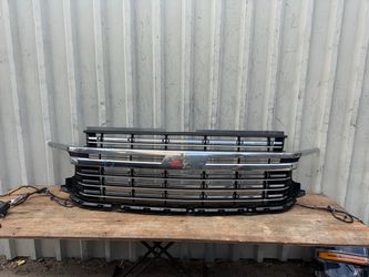 CHEVY CHEVROLET SUBURBAN TAHOE -2021 2022 2023 2024- FRONT BUMPER GRILLE GRILL PARRILLA ORIGINAL USED OEM ‼️SMALL CRACK