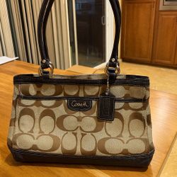 ✨ Authentic Coach Signature Tote – Excellent Condition! ✨
