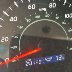 TOYOTA CAMRY 2009  MOTOR NO SIRVE NESESITA REPARACIÓN TIENE A/C  ABANICOS RADIADORE Y YANTAS DEL FRETE NUEVOSNO TENÍA LUZES PRENDIDAS EL TABLETERO NO 