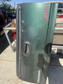 2002 gmc sierra tailgate $150