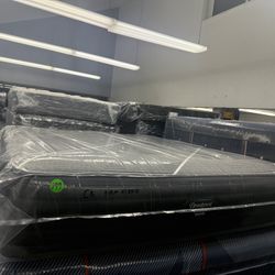 CALIFORNIA KING SIZE SIMMONS BEAUTYREST BLACK HYBRID MATTRESS & BOX SPRINGS BED SET