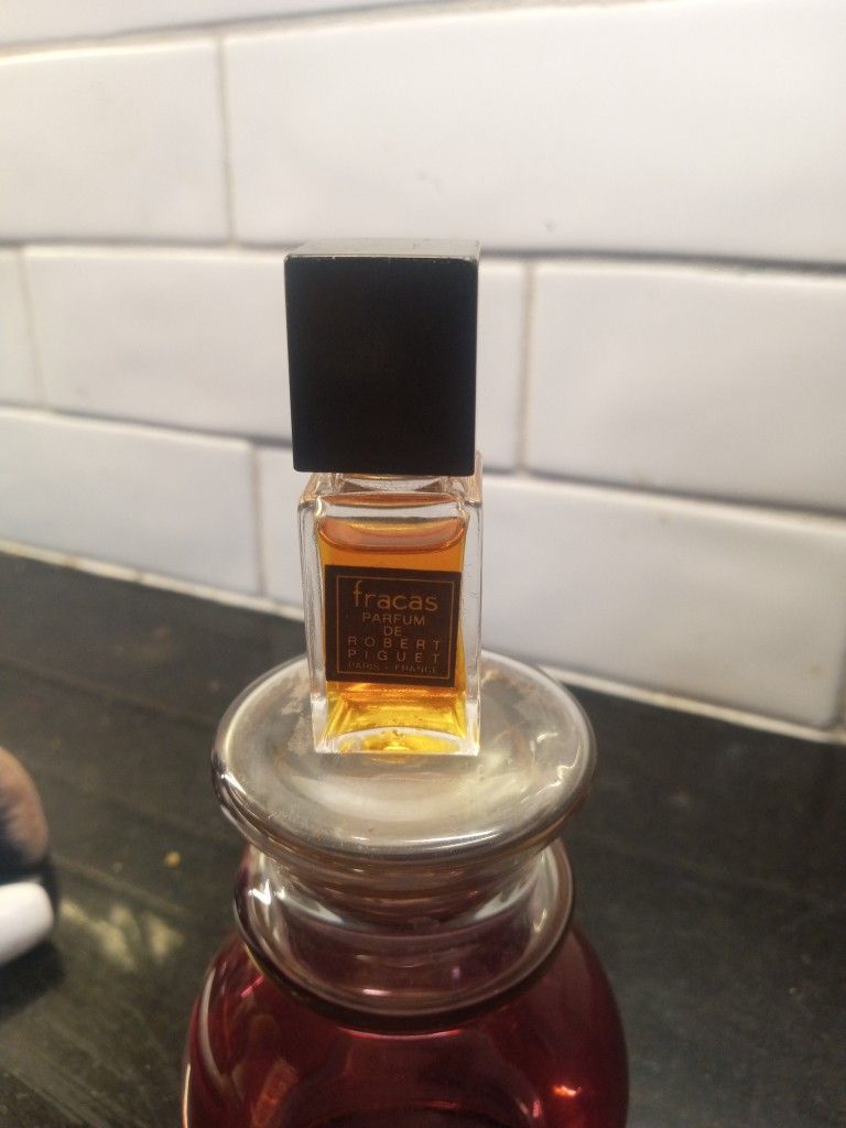Fracas Bottle