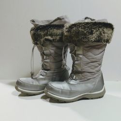 Lands End Youth Girls sz 3 Silver Gray Quilted Nylon Faux Fur Winter Snowflake Boots. Condition is "Pre-owned". Shipped with USPS Priority Mail. (0807