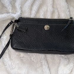 EUC Pebbled Leather Coach Wristlet 