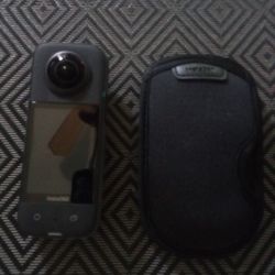 Insta360 /DocuSketch DS1  Still New/ Also Tripod