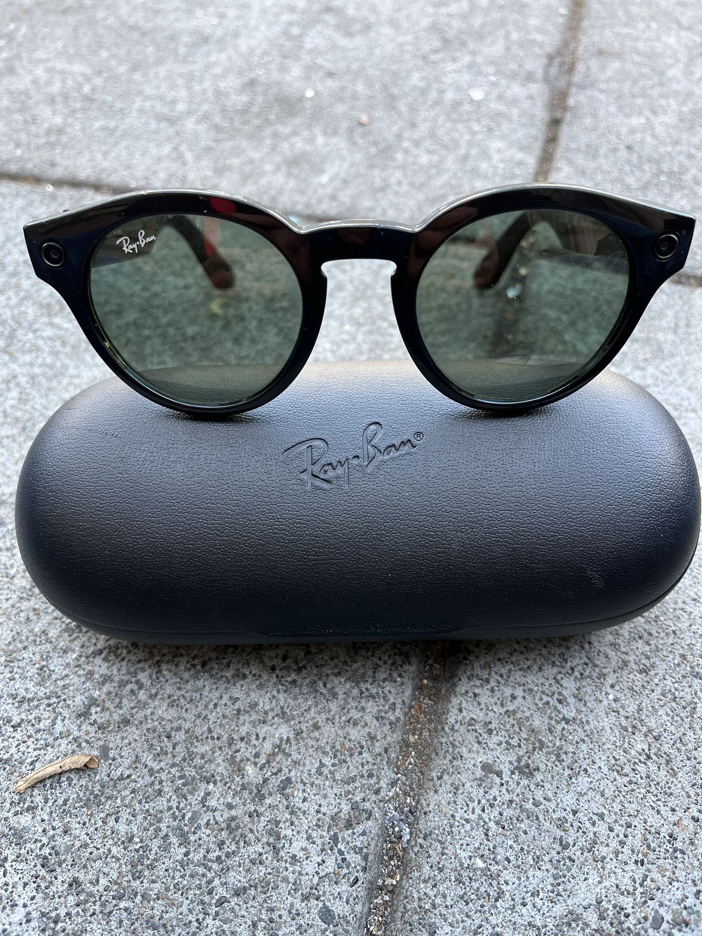 RayBan’s Stories Round Sunglasses