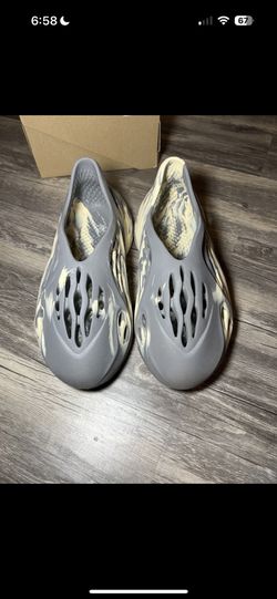 adidas gazelle silver green womens adidas Yeezy Foam RNR MX Cinder – Doused main image 1