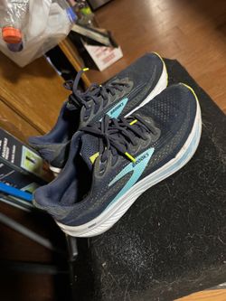 Brooks Ghost Running women”s Shoes size 9