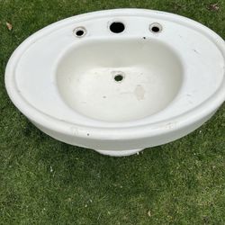 Antique Pedestal Sink With Fluted Column 