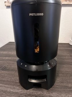 Automatic Pet Feeder w/ Camera