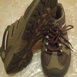 Kroogen Shoes Men's size 9 - New