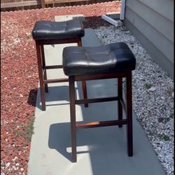 2 high quality bar stools