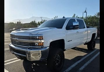2018 Chevy 2500 HD diesel- 4x4 lifted