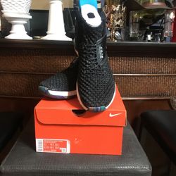 NIKE AIR ZOOM UNVRS FLYEASE