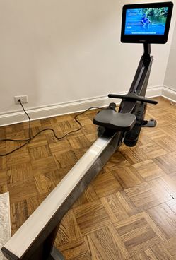 2021 Hydrow Pro Rowing Machine Original Model Very Good 51-200 Rides - Chula Vista, CA